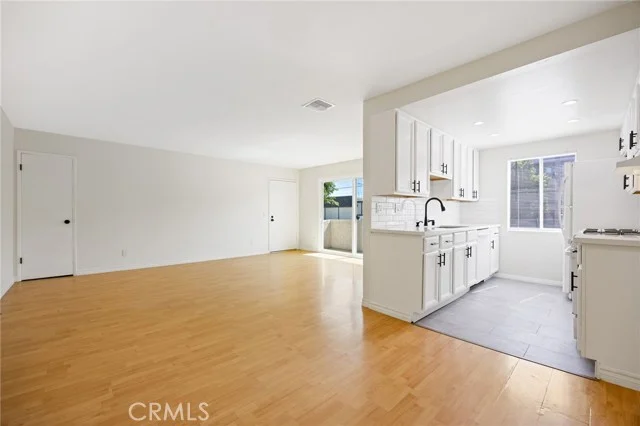 5055 Coldwater Canyon Avenue #105 photo 2