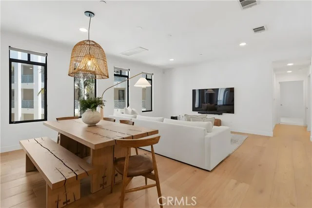 5625 Crescent Park W #207 photo 3