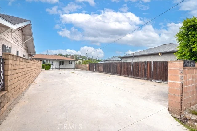 5245 Navarro photo 3