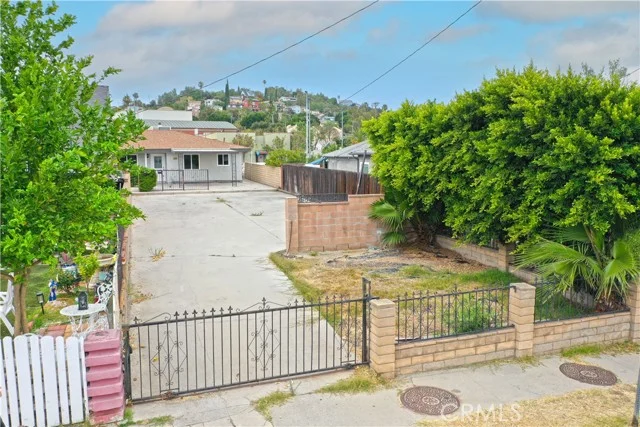 5245 Navarro photo 4