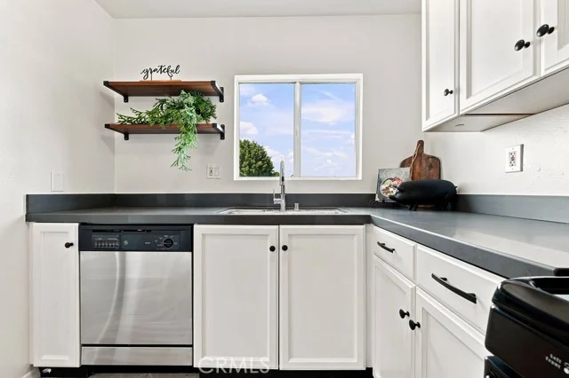 18350 Hatteras #211, Tarzana