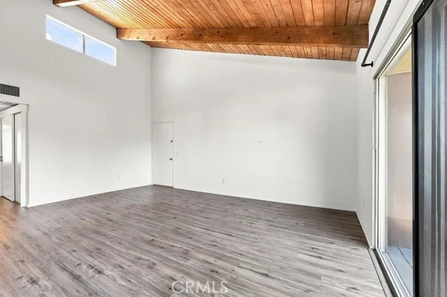 18350 Hatteras #211 photo 2