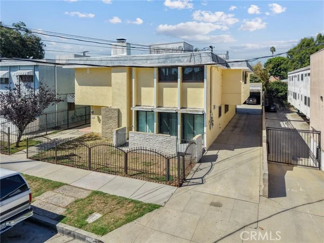 145 W Hillcrest Boulevard, Inglewood