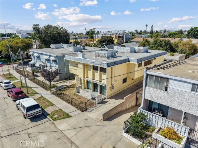 145 W Hillcrest Boulevard photo 2