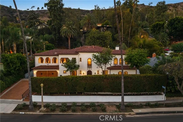 2037 Hill Drive photo 3