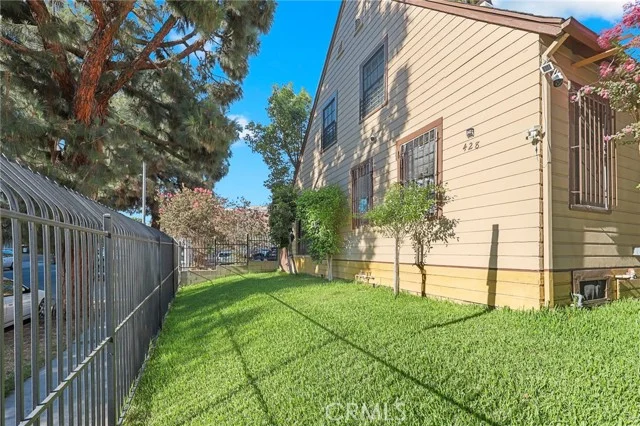 428 S Hoover photo 4