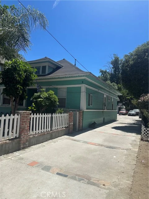 516 E 23rd photo 1