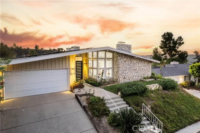 4347 Coronet photo 2