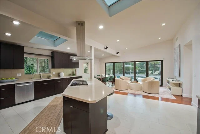4347 Coronet photo 3
