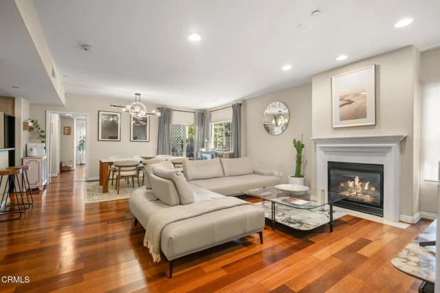 616 S Wilton Place #203, Los Angeles