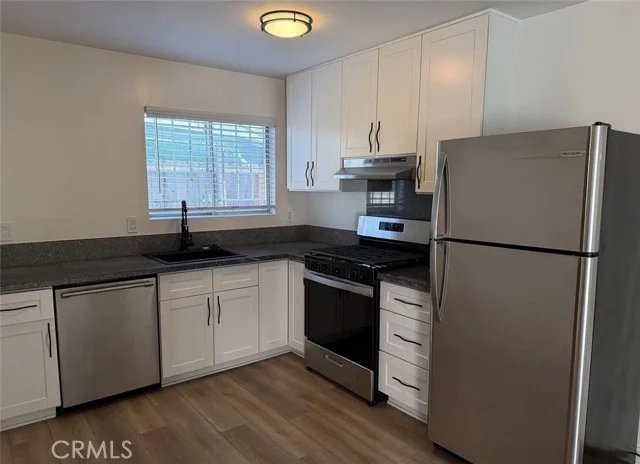 6544 S Victoria Avenue photo 2