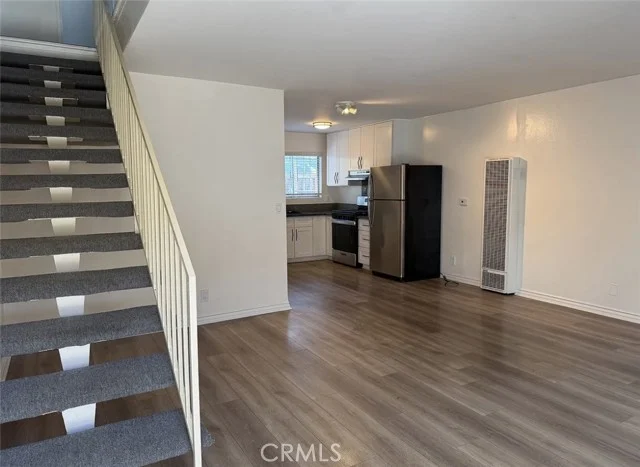 6544 S Victoria Avenue photo 3