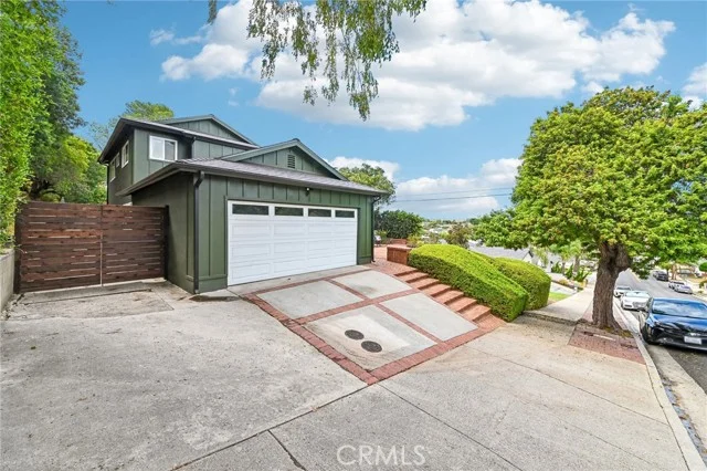 1311 N Meyler photo 2