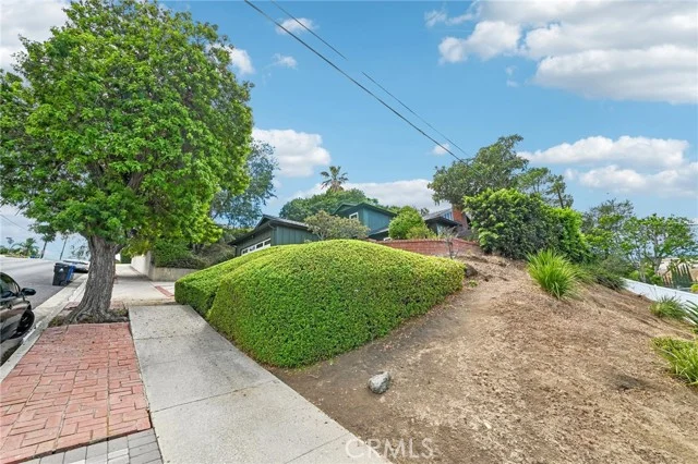 1311 N Meyler photo 3
