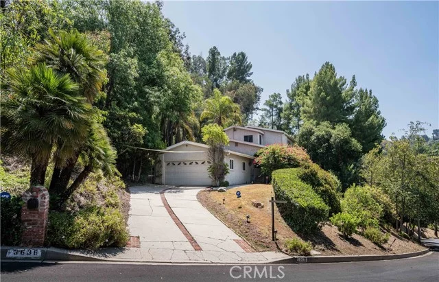 3636 Dellvale Place photo 2