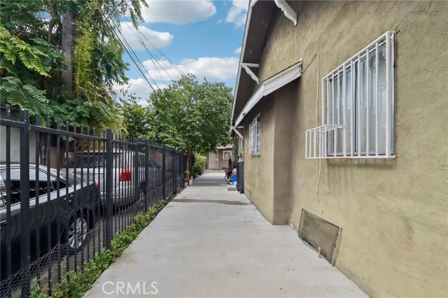 1242 E 43rd photo 3