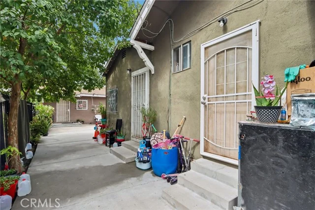 1242 E 43rd photo 4
