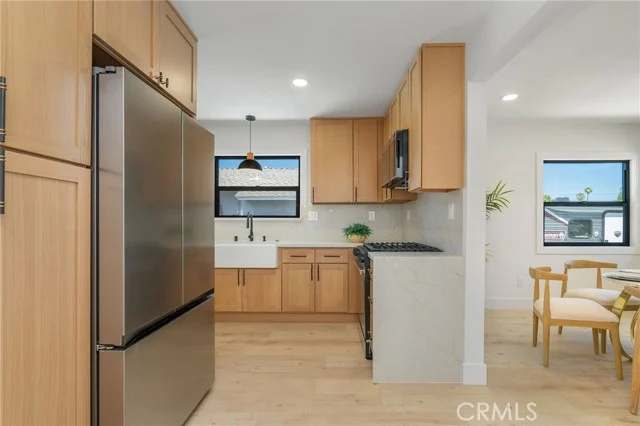 17200 Lanark Street photo 4
