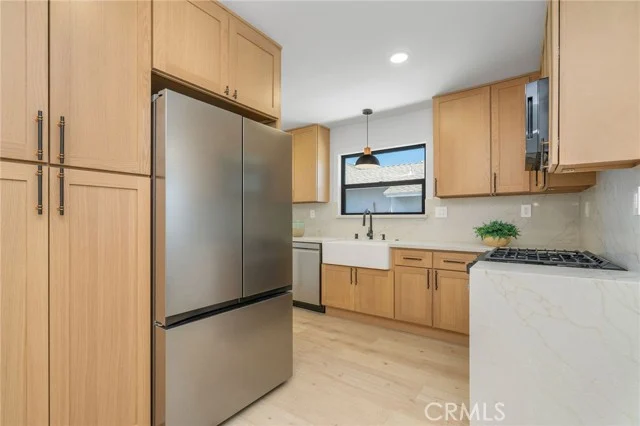 17200 Lanark Street photo 5