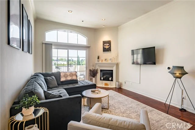 14242 Burbank #307 photo 2