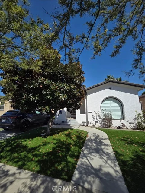 1525 E Poinsettia photo 3