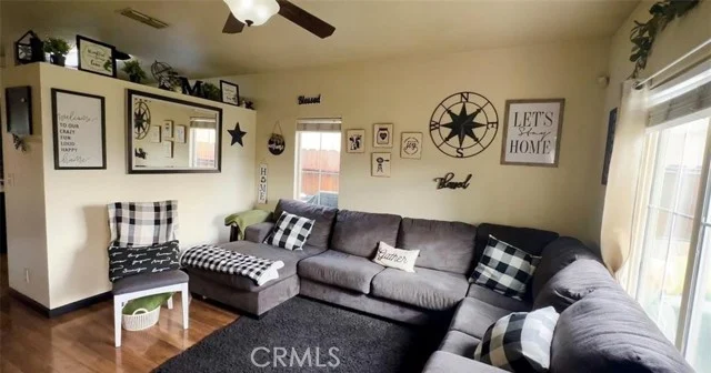 713 Hogan Court photo 3