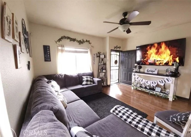 713 Hogan Court photo 4