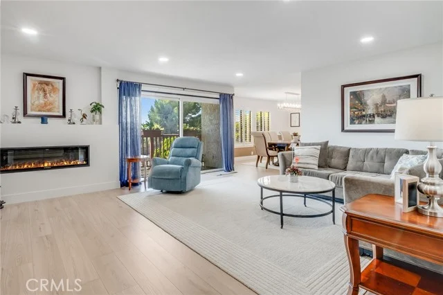 6330 Riviera photo 2