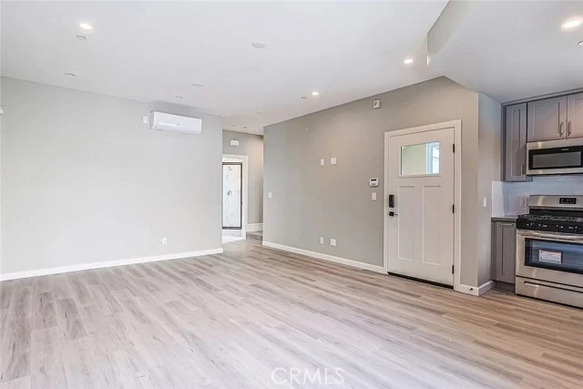 5261 Harmony Avenue photo 5