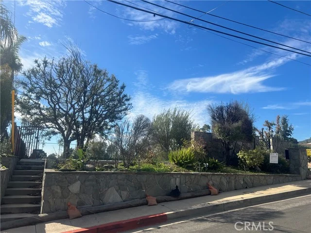 1055 Las Pulgas photo 3
