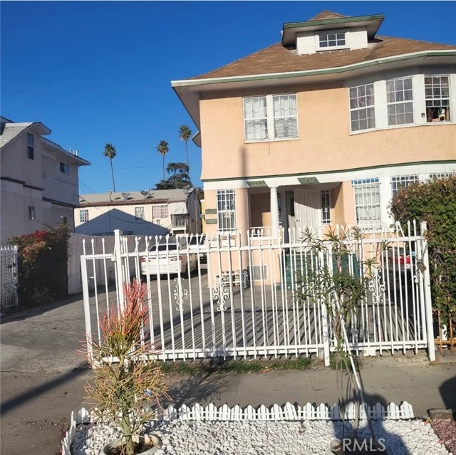 1337 E Adams photo 2