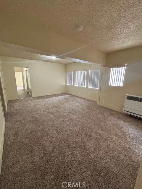 811 W 40th photo 3