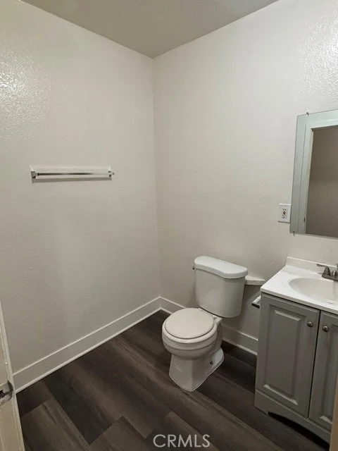 811 W 40th photo 4
