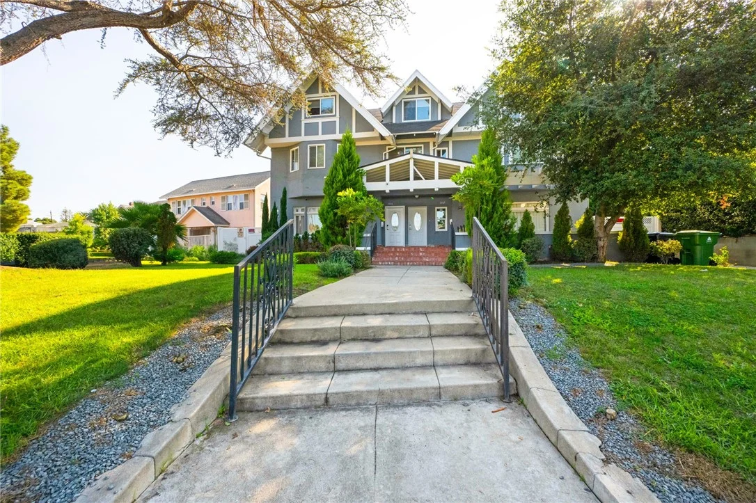4440 Victoria Park photo 3