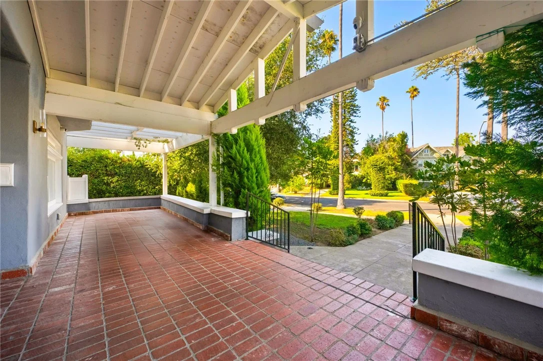 4440 Victoria Park photo 5