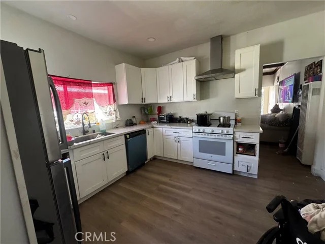 281 E 48th Street photo 4