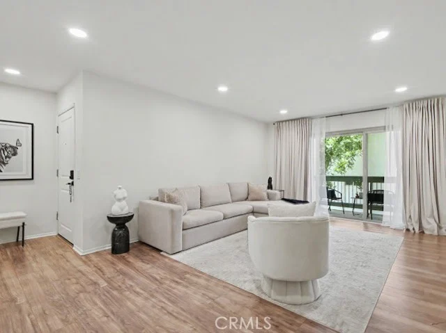 23677 Park Capri #20, Calabasas