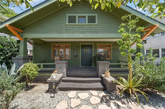 1014 Magnolia photo 3