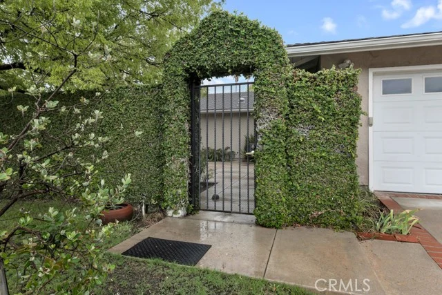 26106 Veva Way, Calabasas