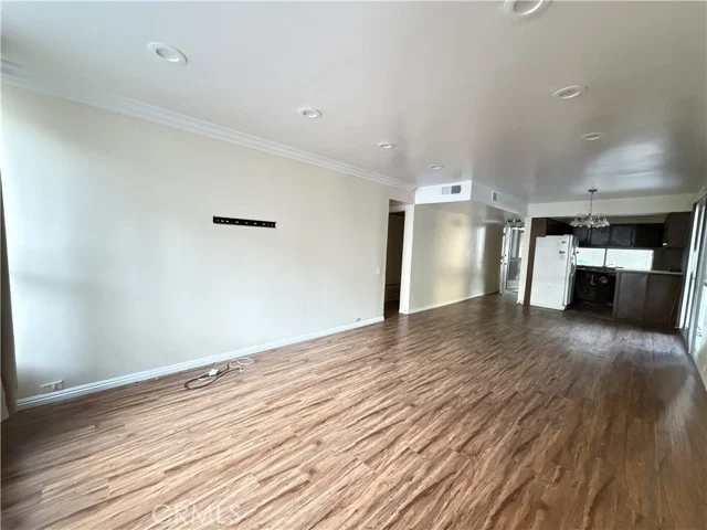 500 Evergreen #107 photo 2