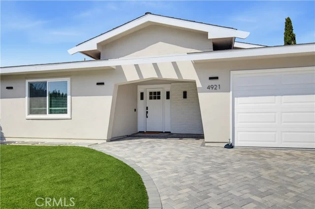 4921 Golden Arrow Drive photo 2