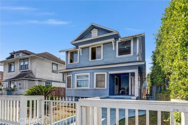 1661 Arlington Avenue photo 3