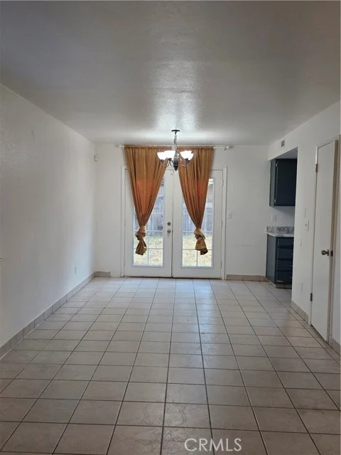 1428 Vine Circle photo 4