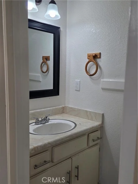 1428 Vine Circle photo 5