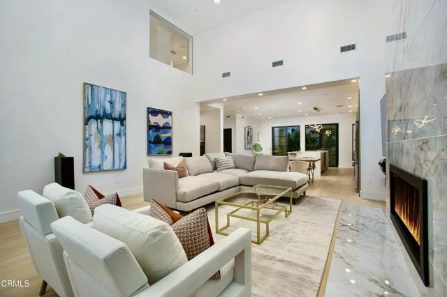 244 S Gramercy Place photo 5