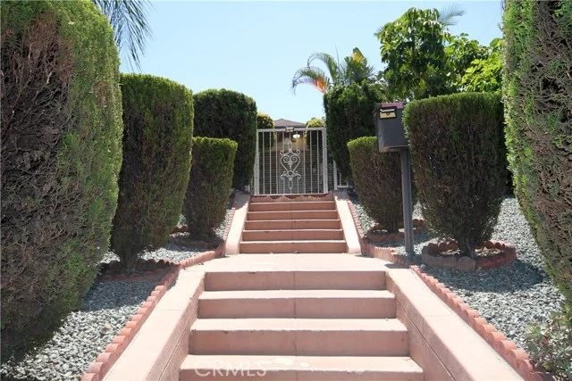1036 S Grande Vista photo 2