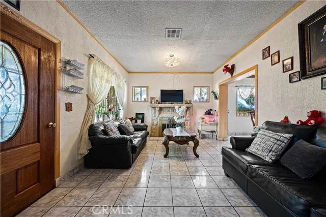707 W 49th Street photo 4