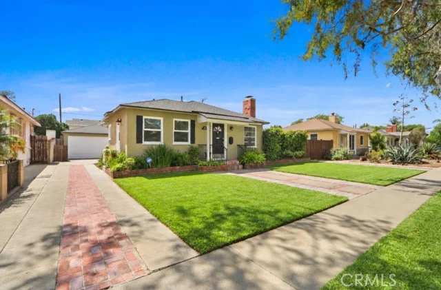 808 W 33rd photo 2