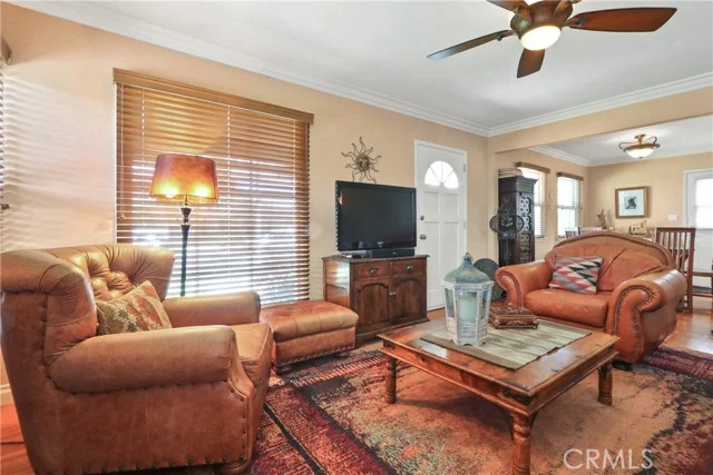 808 W 33rd photo 4