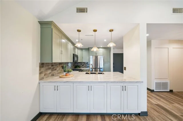 2563 Plaza Del Amo #404 photo 2
